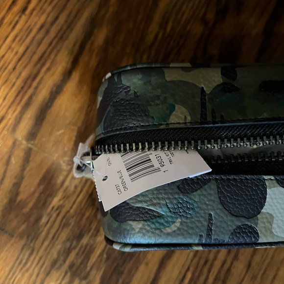 NWT Coach XL Leather trim camo lined tote 6 set—-price drop for today only - Picture 13 of 16